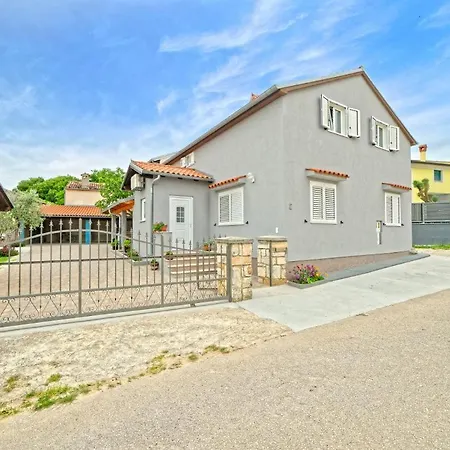 דירה Mon Perin Castrum - Apartment Jakov *
